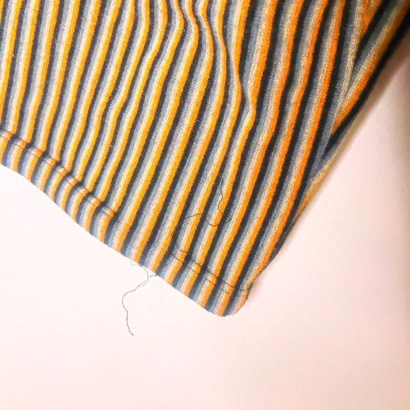 black and yellow striped long sleeve crop top - Picture 4 of 4